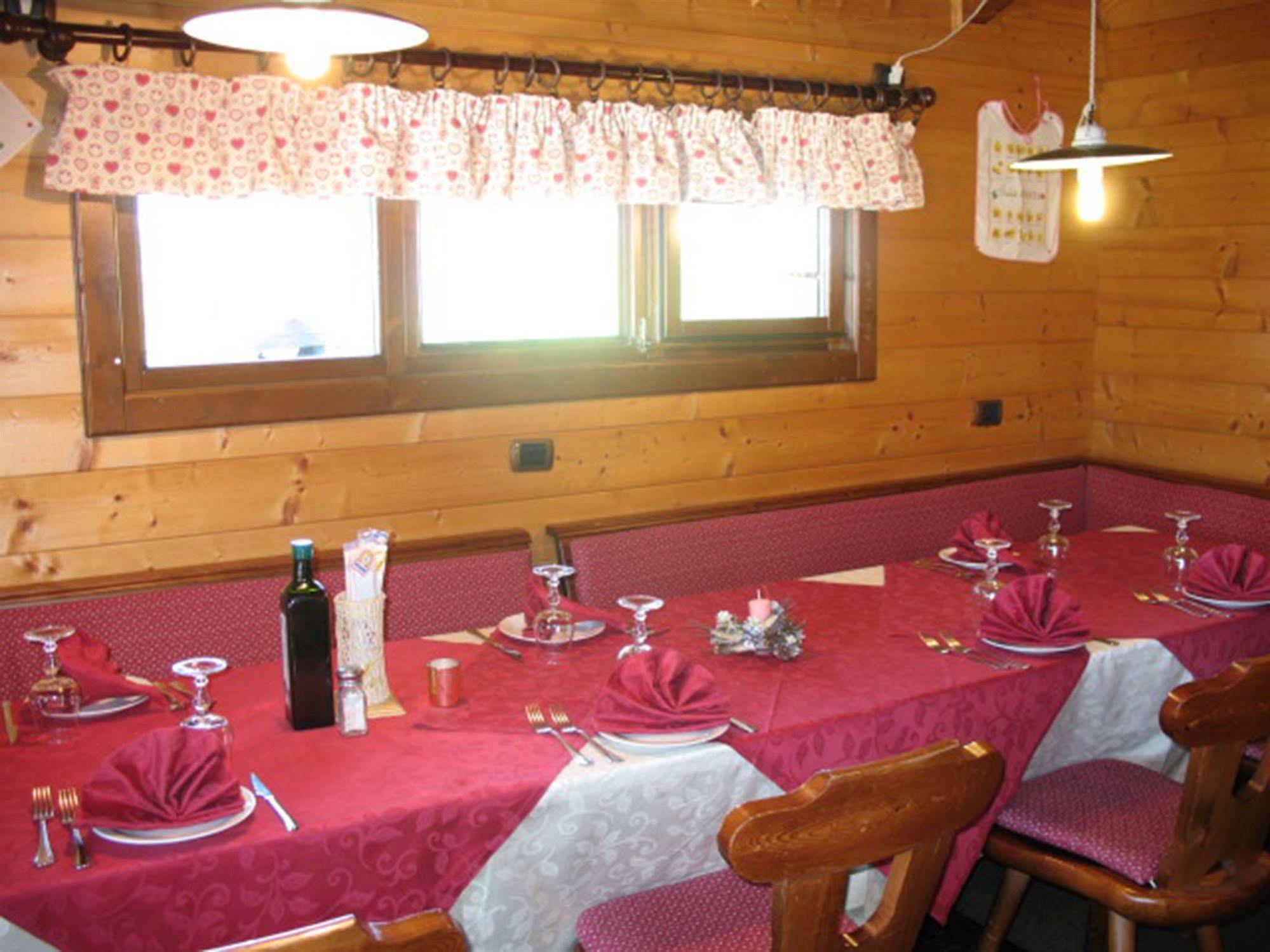 Restaurant Hotel Chalet Del Sole เซาเซดุลซ์ ภายนอก รูปภาพ