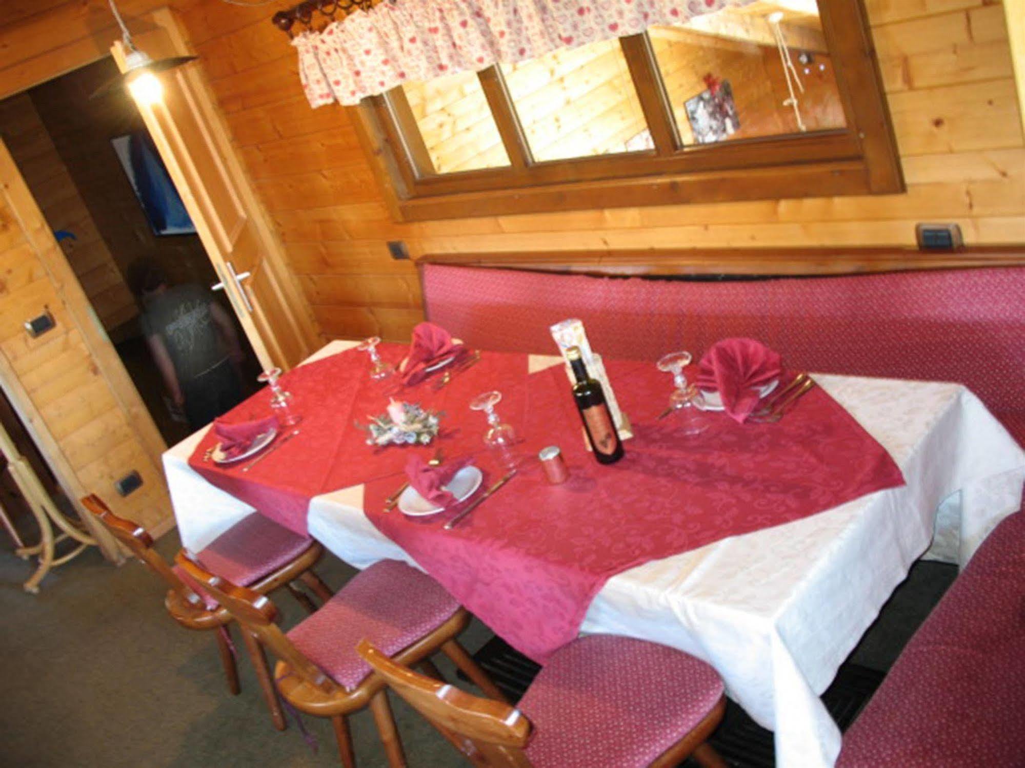 Restaurant Hotel Chalet Del Sole เซาเซดุลซ์ ภายนอก รูปภาพ